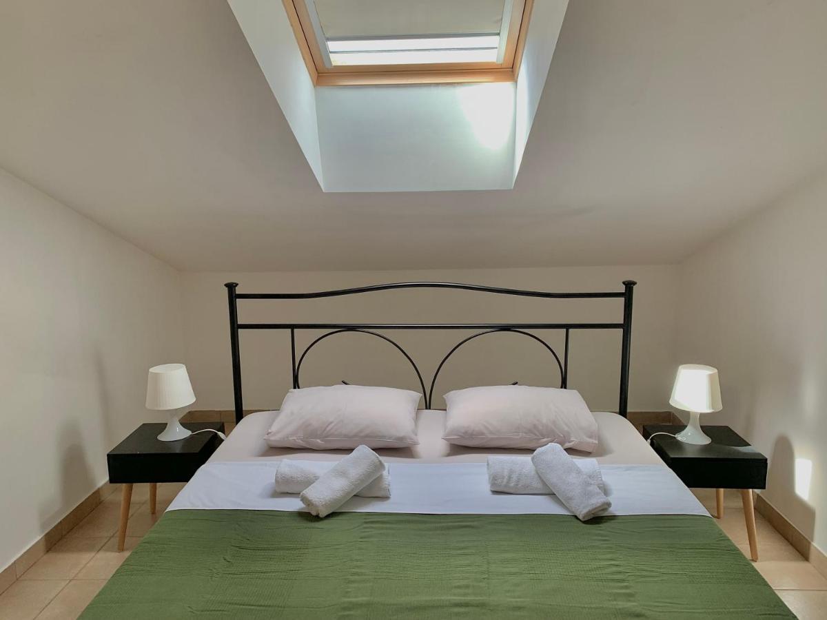 Apartments Happy Stay Center Baska Екстер'єр фото
