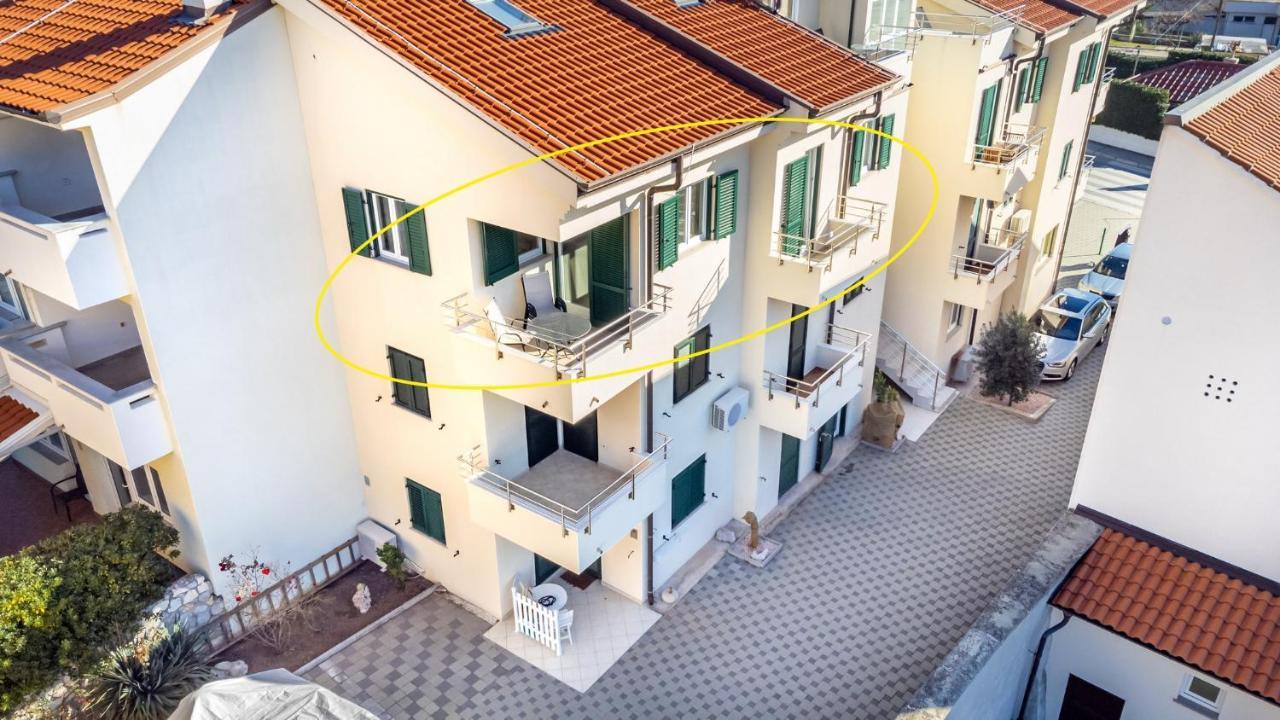 Apartments Happy Stay Center Baska Екстер'єр фото