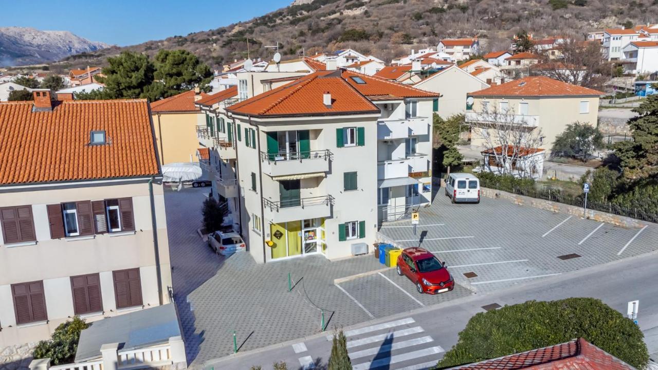 Apartments Happy Stay Center Baska Екстер'єр фото